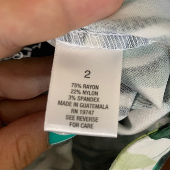 NWT Roz & Ali tropical Classic Fit Ankle Crop Pant - Picture 11 of 11